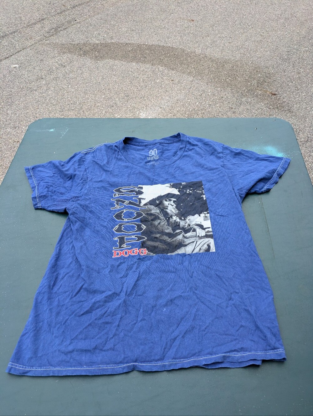 Women's large 90s legends Snoop Dogg graphic tee shirt